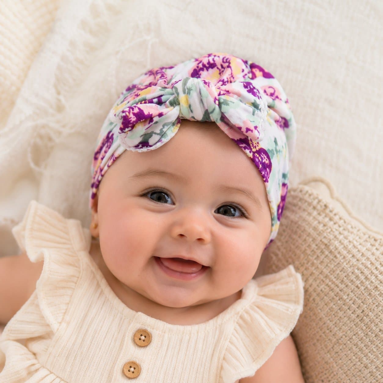 Gorrito para bebé con estampado floral